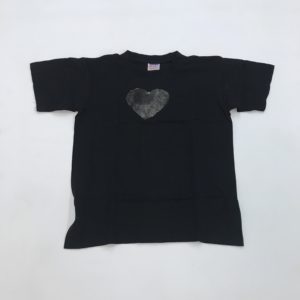 T-shirt noir coeur doré
